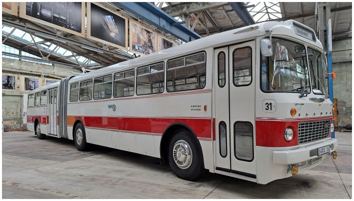 708x402