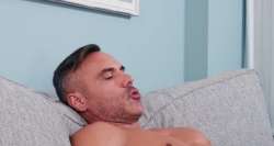 499x266