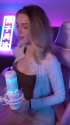 606x1080
