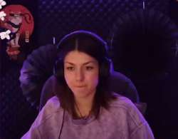390x305