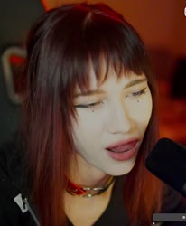 890x1080