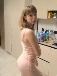 571x749