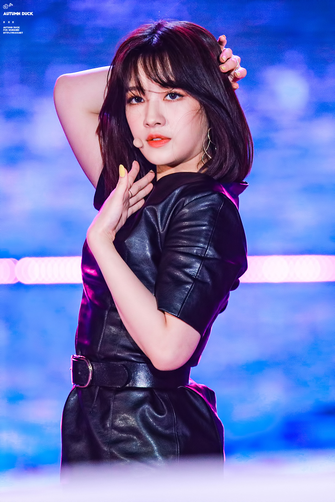 1067x1600