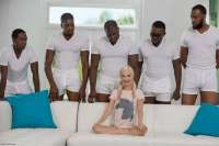 678x452