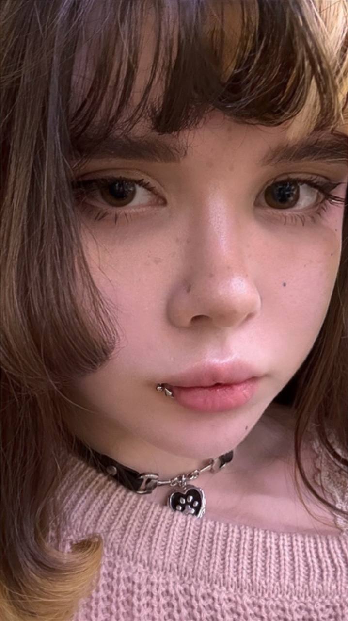 718x1280